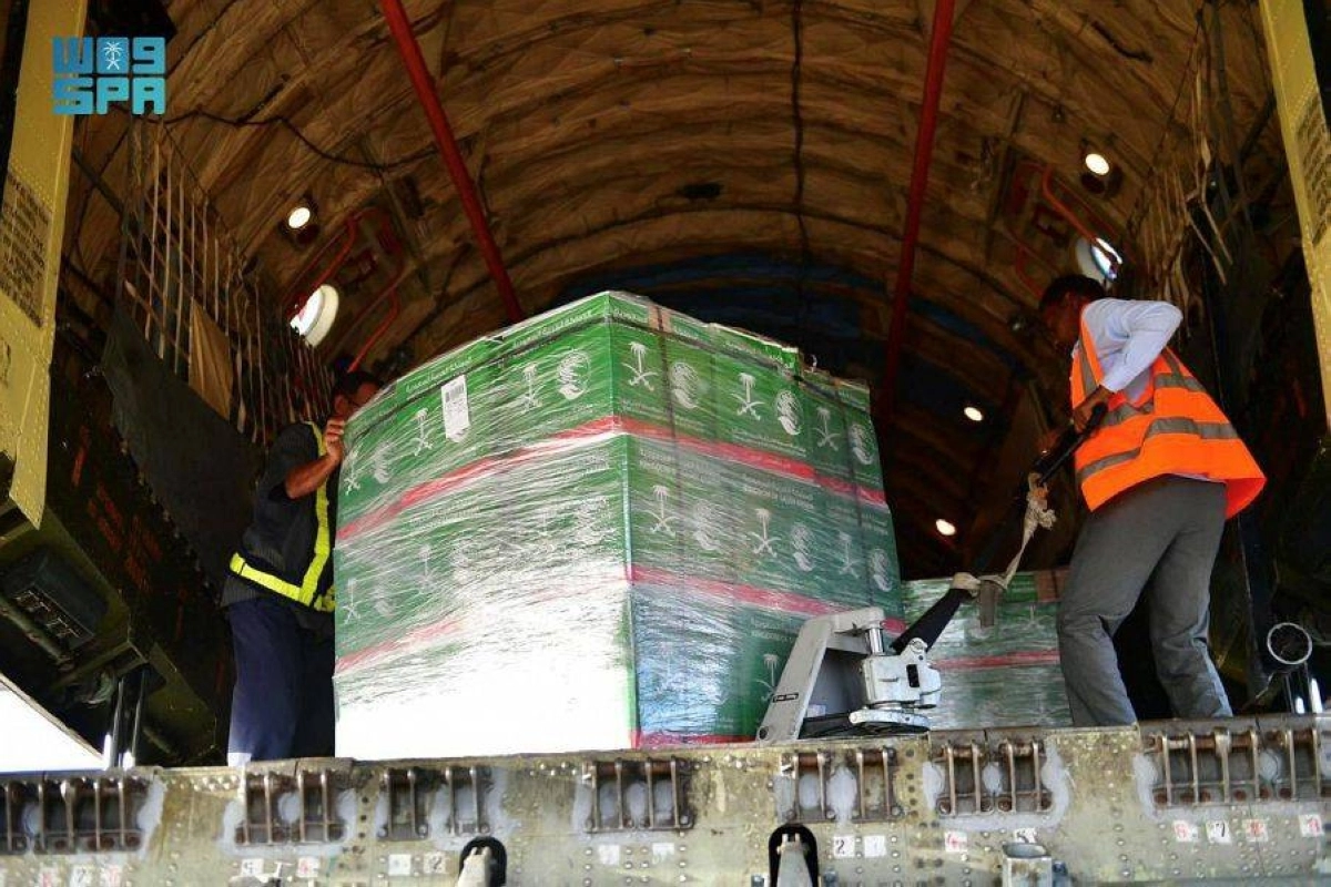 فريق المركز يقوم بتوصيل المساعدات