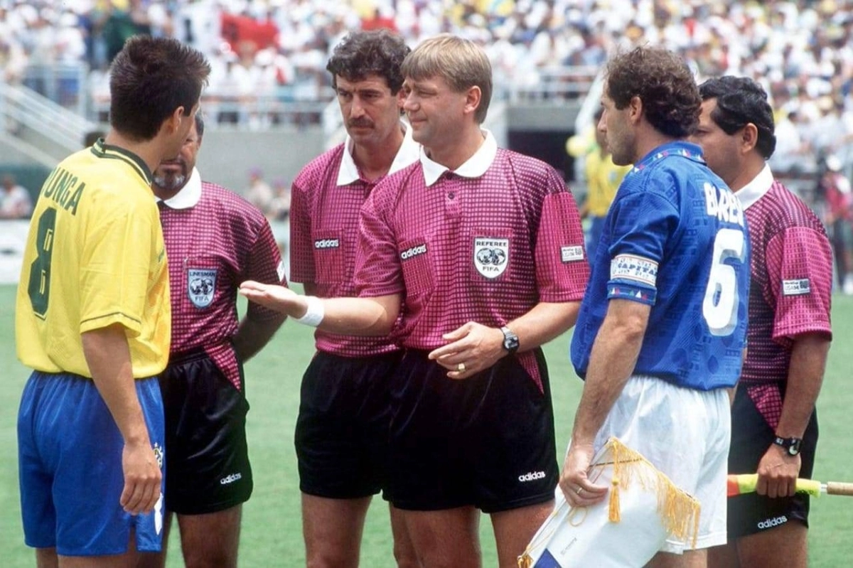 ساندور بول أدار نهائي كأس العالم بين البرازيل وايطاليا