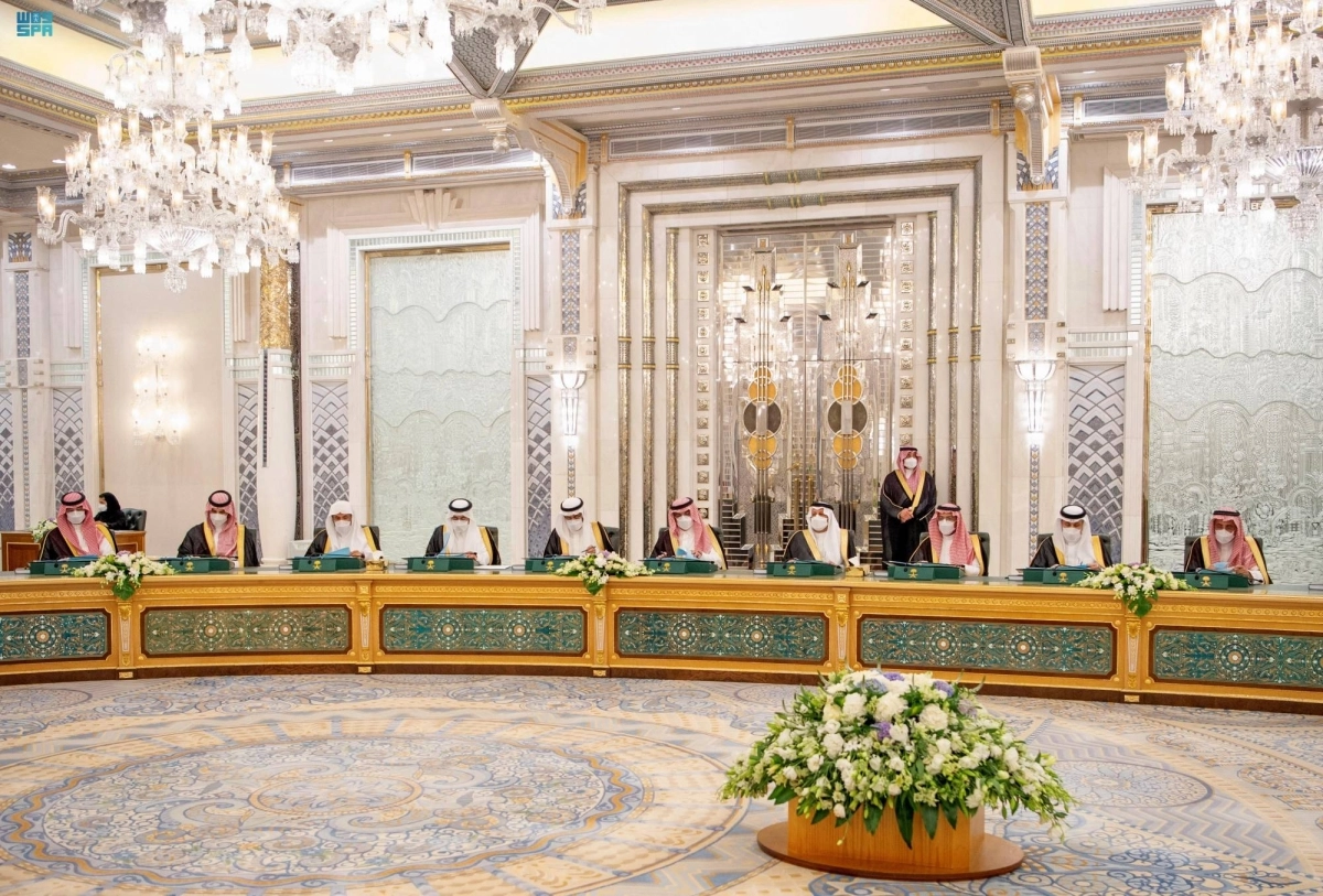 

من جلسة مجلس الوزراء في قصر السلام بجدة