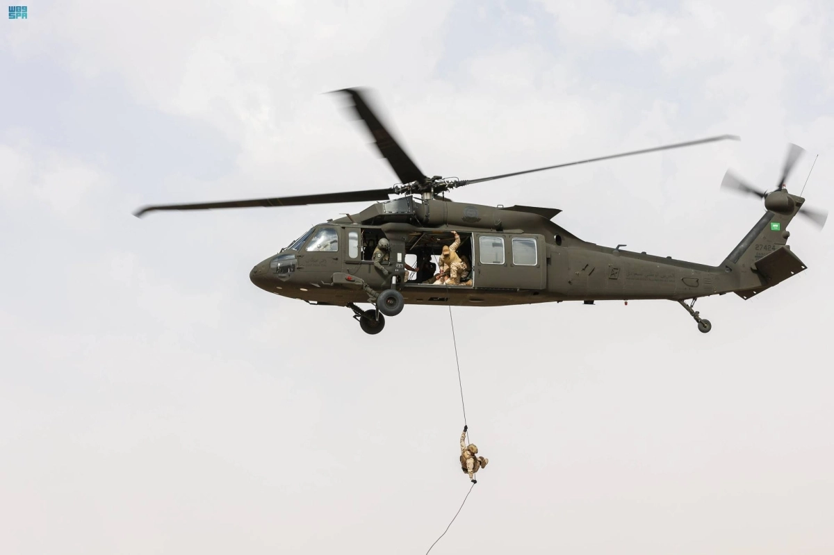 عملية إسقاط أمني من إحدى المروحيات (مكة)