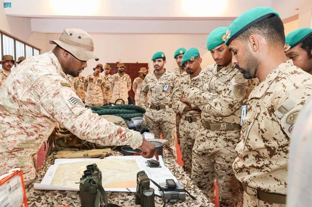 الإنصات إلى شرح تفاصيل التمرين المشترك (مكة)