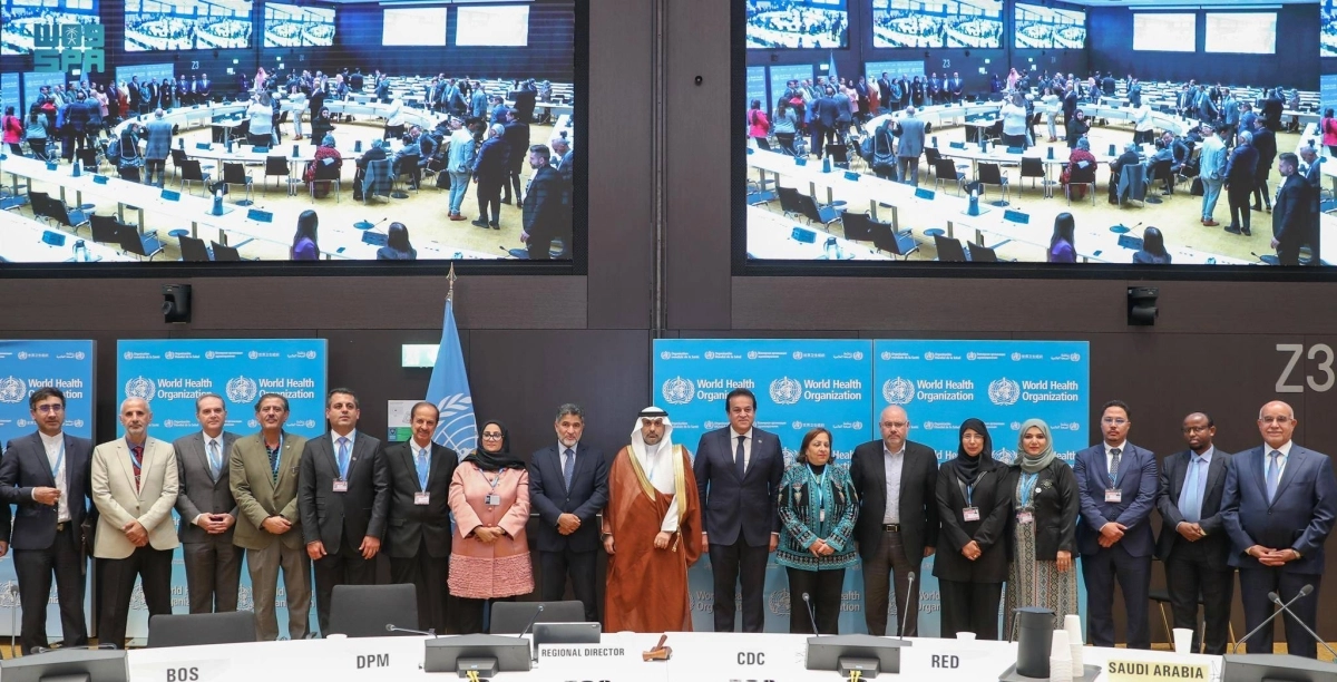 

فهد الجلاجل في لقطة مع المشاركين بالاجتماع                                                   (مكة)