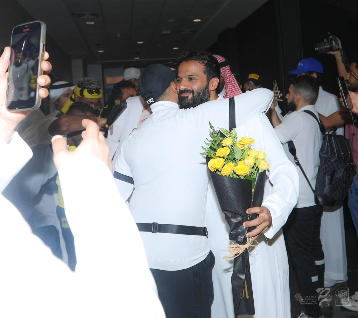 انمار حائلي بعد وصول الفريق إلى مطار جدة