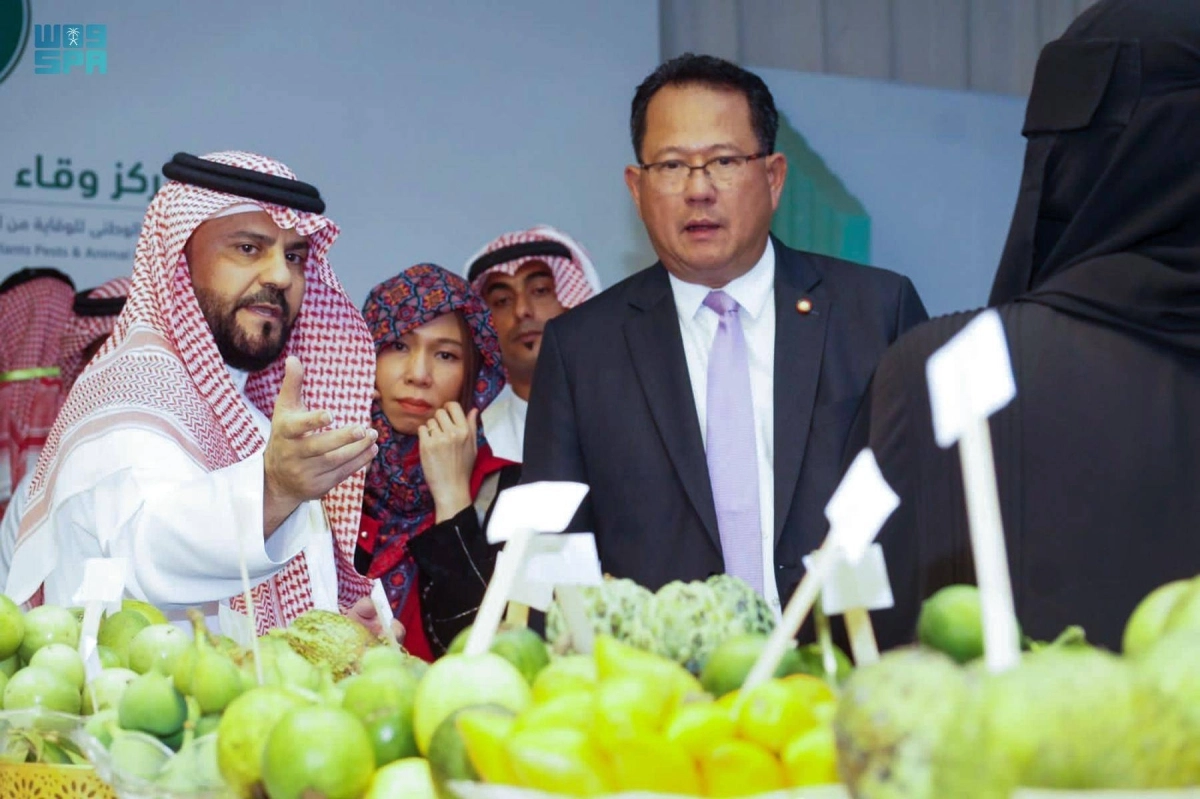 

دام بونتام خلال زيارته للمهرجان                         (مكة)