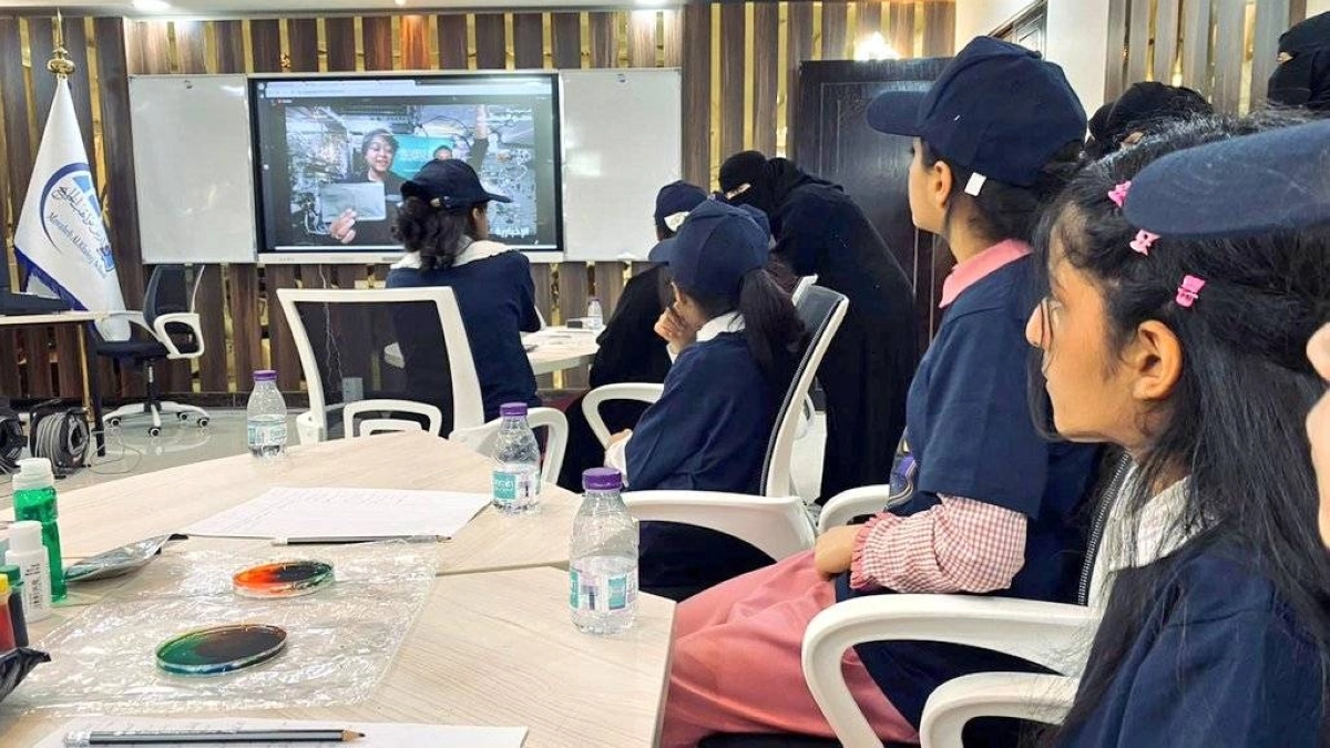 

الارتباط اللحظي للطلاب مع مركبة الفضاء الدولية