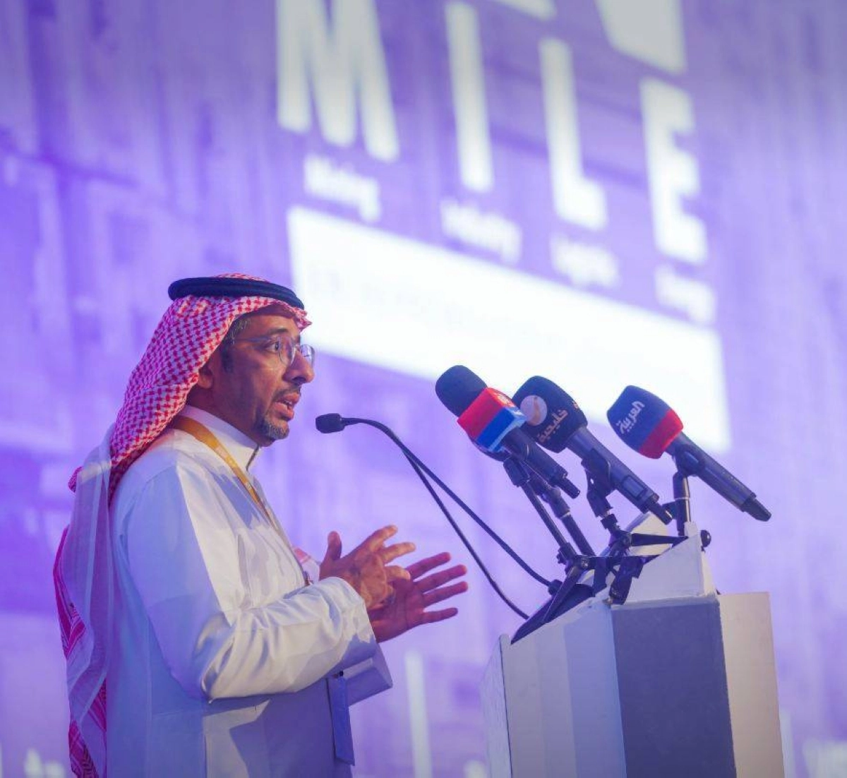 الخريف يلقي كلمته