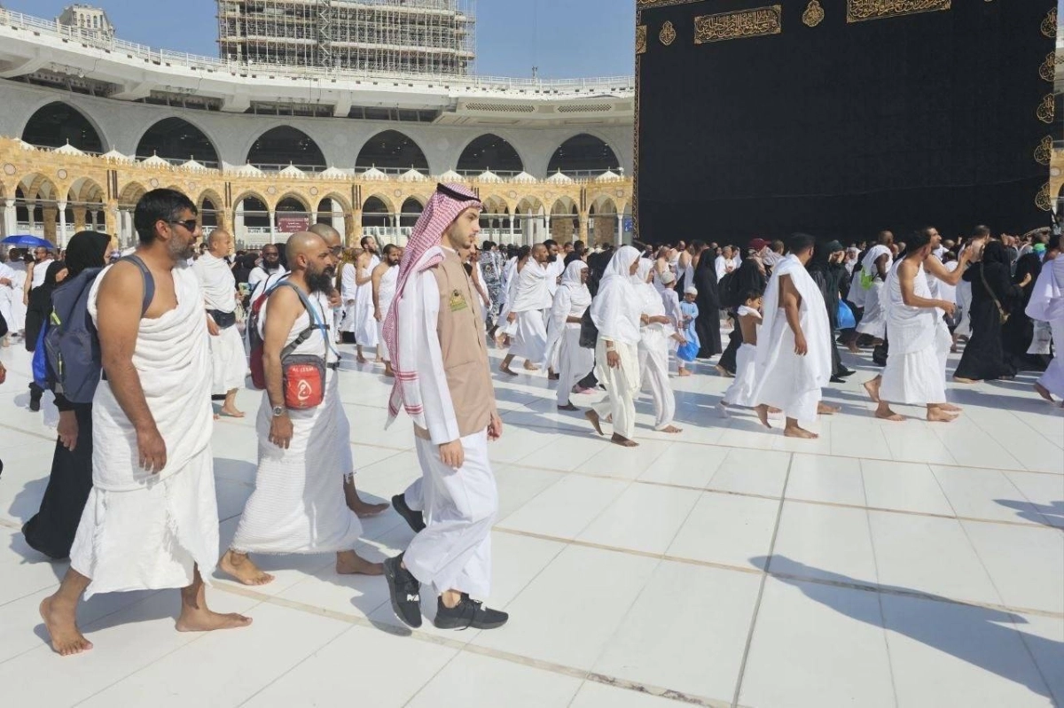 

مرافقة ضيوف الرحمن خلال طواف القدوم                                               (مكة)