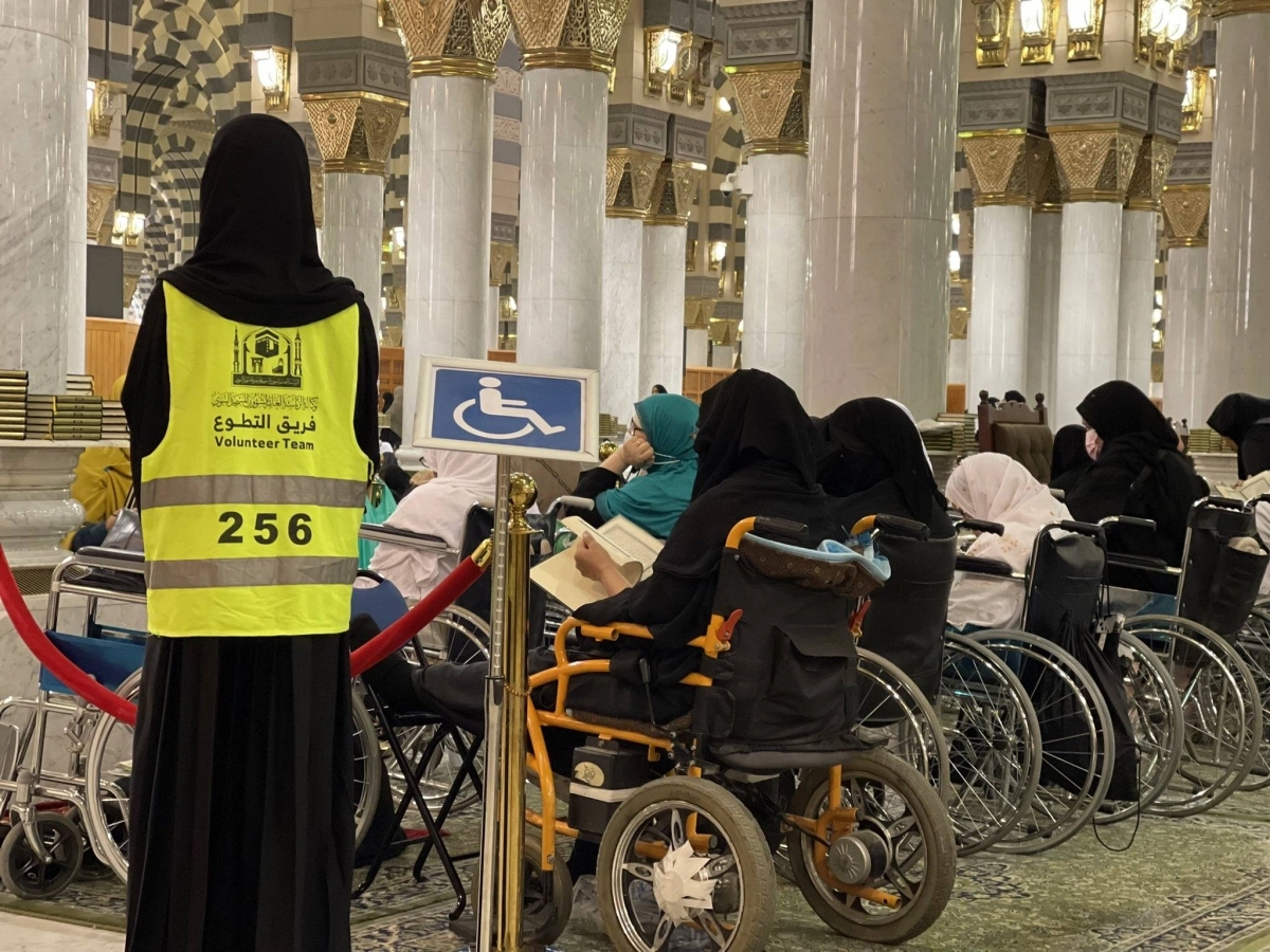 

متطوعات لخدمة قاصدات المسجد النبوي                 (مكة)