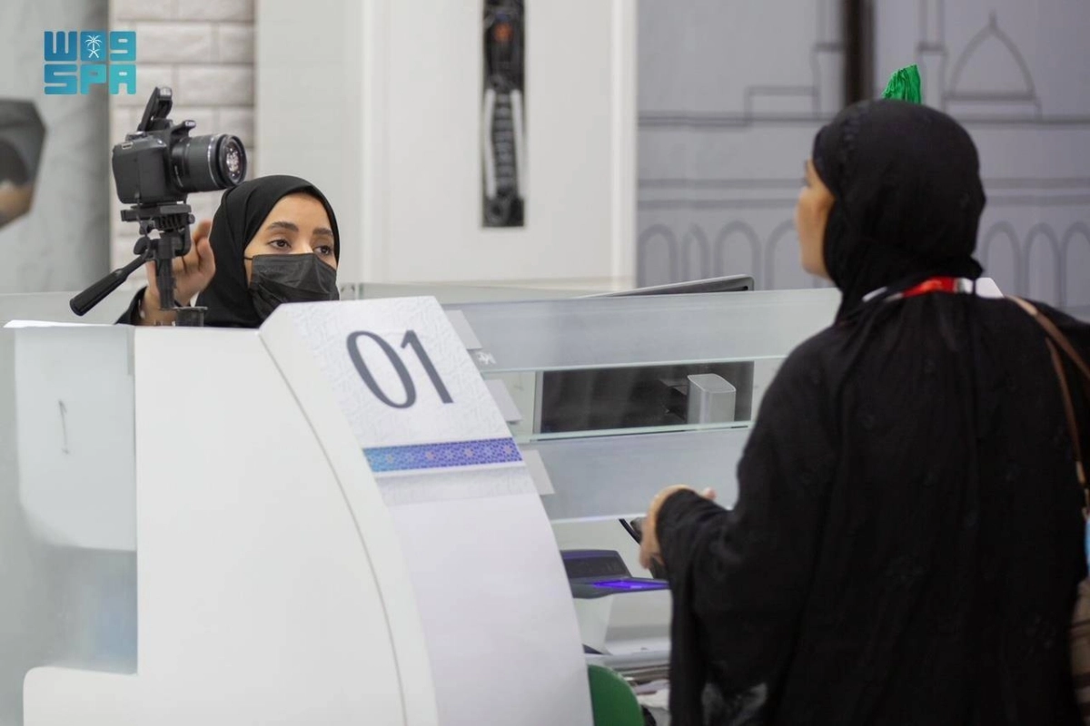 حاجة تنهي إجراءاتها في المطار