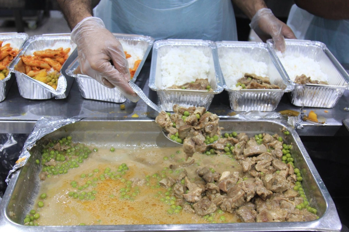 اطعمة فائضة يتم تجهيزها (مكة)