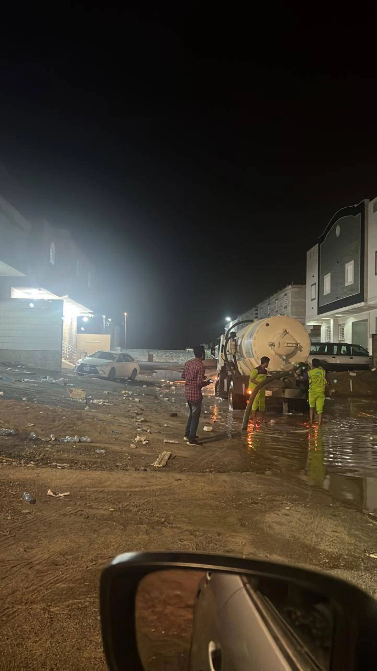 

الخدمات البلدية غائبة عن المخطط                                      (مكة)