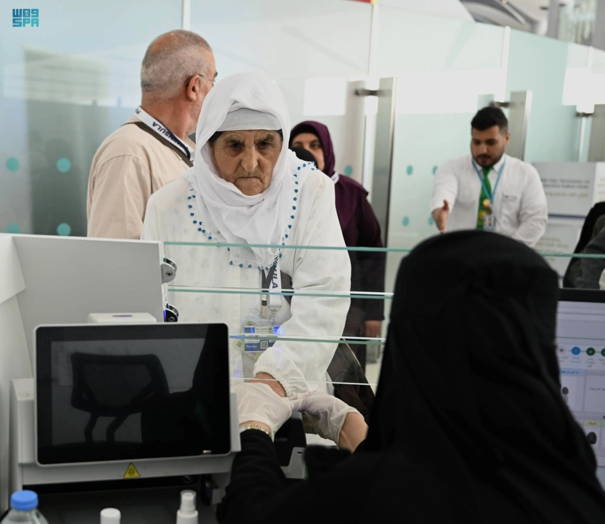 إنهاء إجراءات حاجة قبل السفر للمملكة