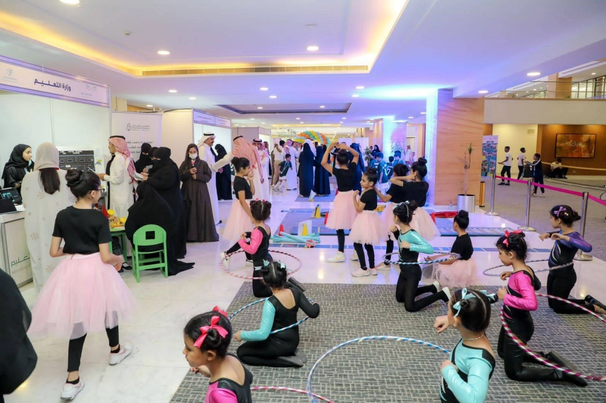 

تدريبات رياضية للطالبات في إحدى صالات المدارس                                     (مكة)