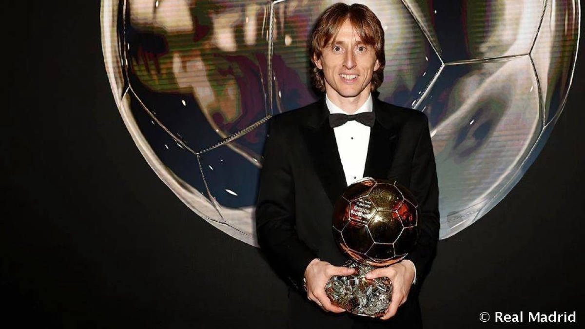 

مودريتش بعد فوزه بالكرة الذهبية