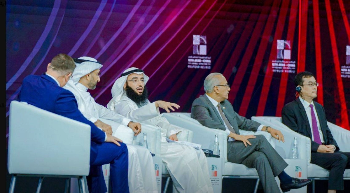 

الزامل متحدثا في المؤتمر