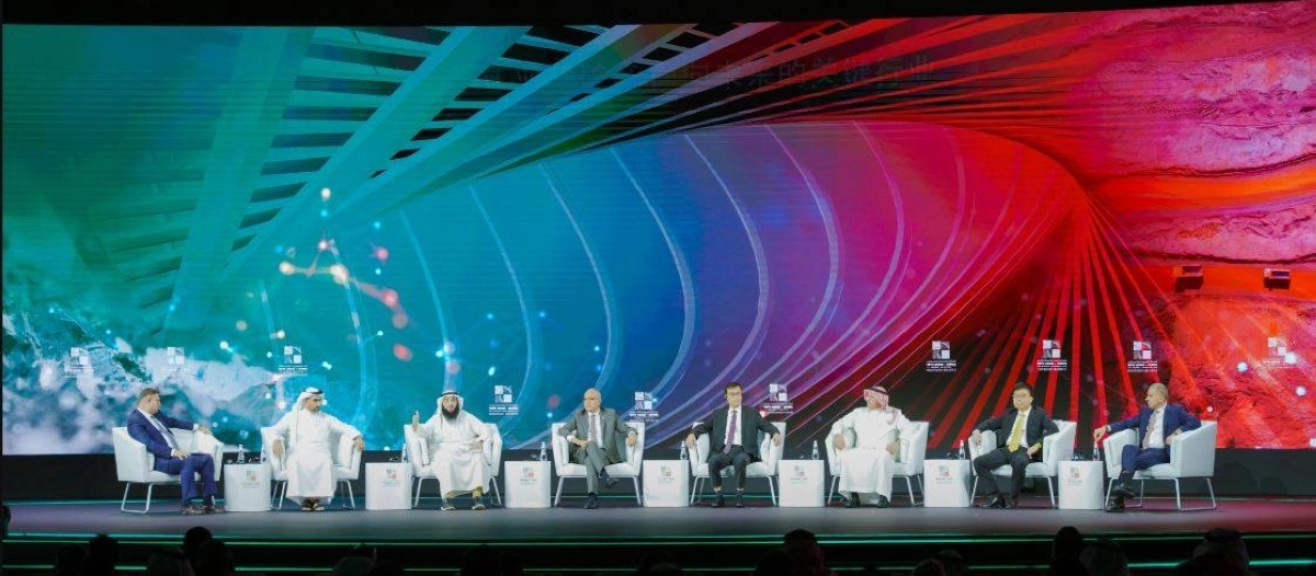 المتحدثون في الجلسة