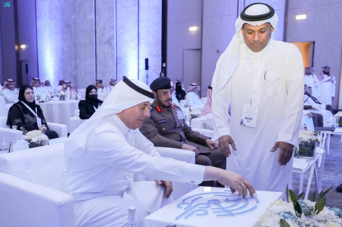 الفضلي خلال تدشين وثيقة التعامل مع الظواهر الجوية (مكة)