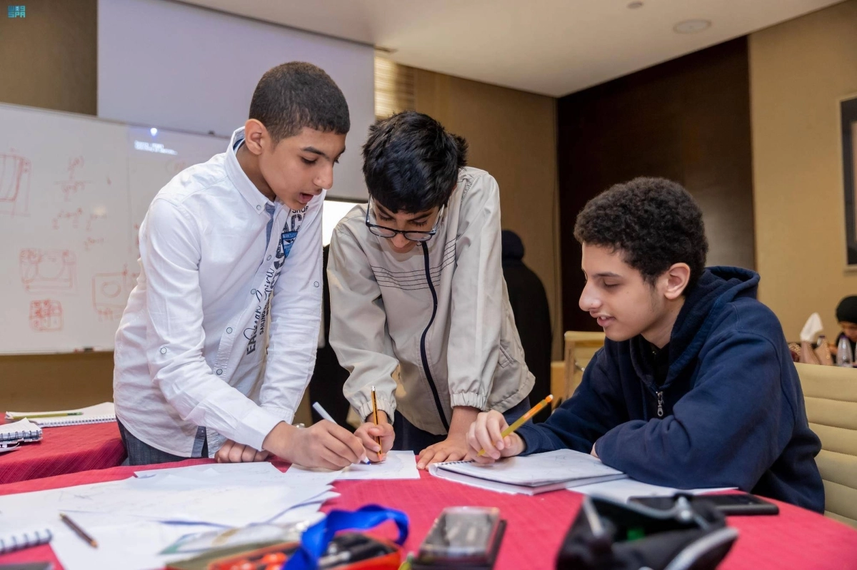 تنافس علمي بين الطلاب الموهوبين (مكة)