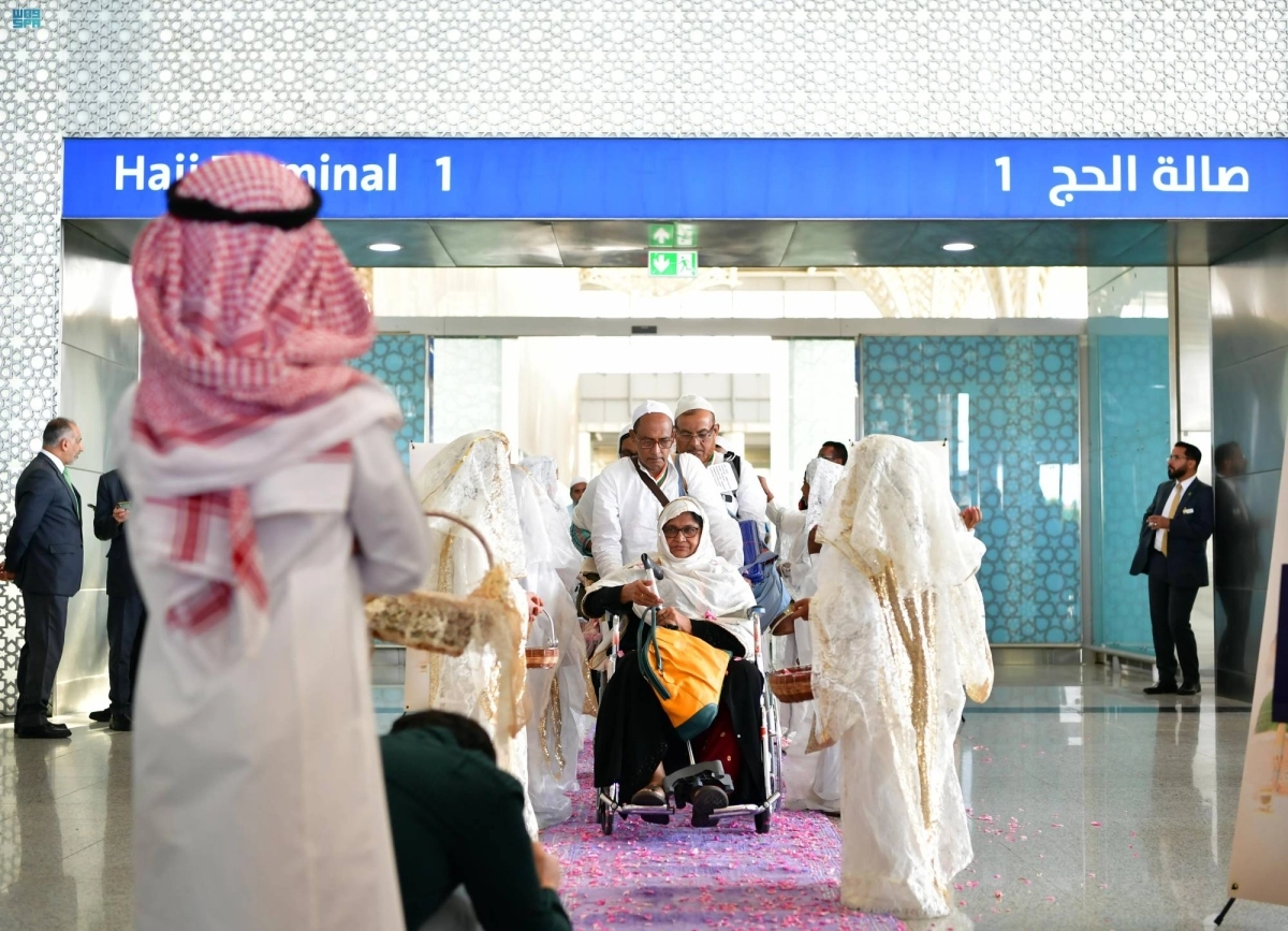 

وصول الحجاج إلى المدينة المنورة                         (مكة)