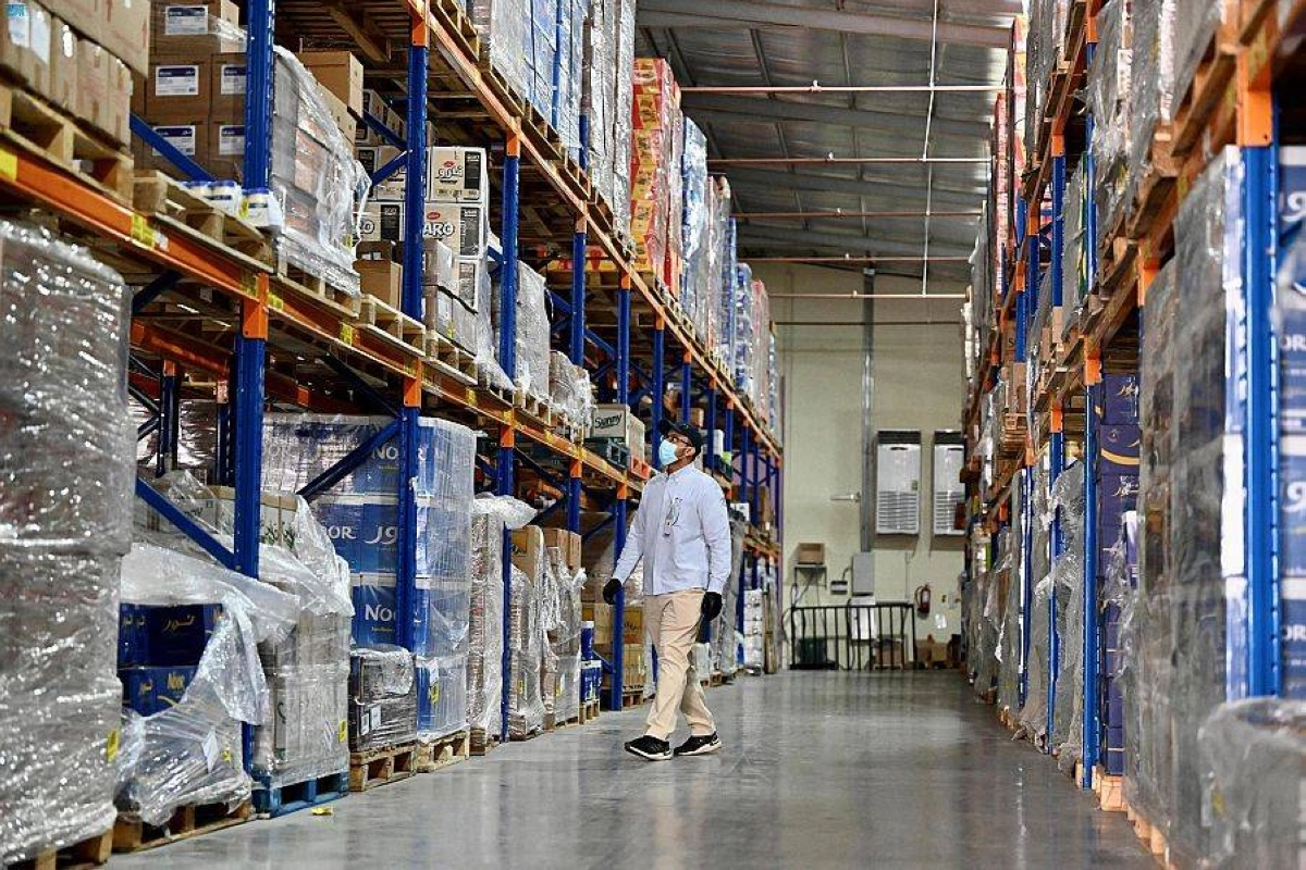 جولة تفتيشية داخل مستودع (مكة)