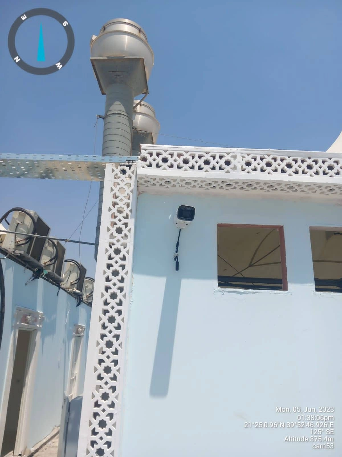 الكاميرات كما ظهرت في المخيمات (مكة) 