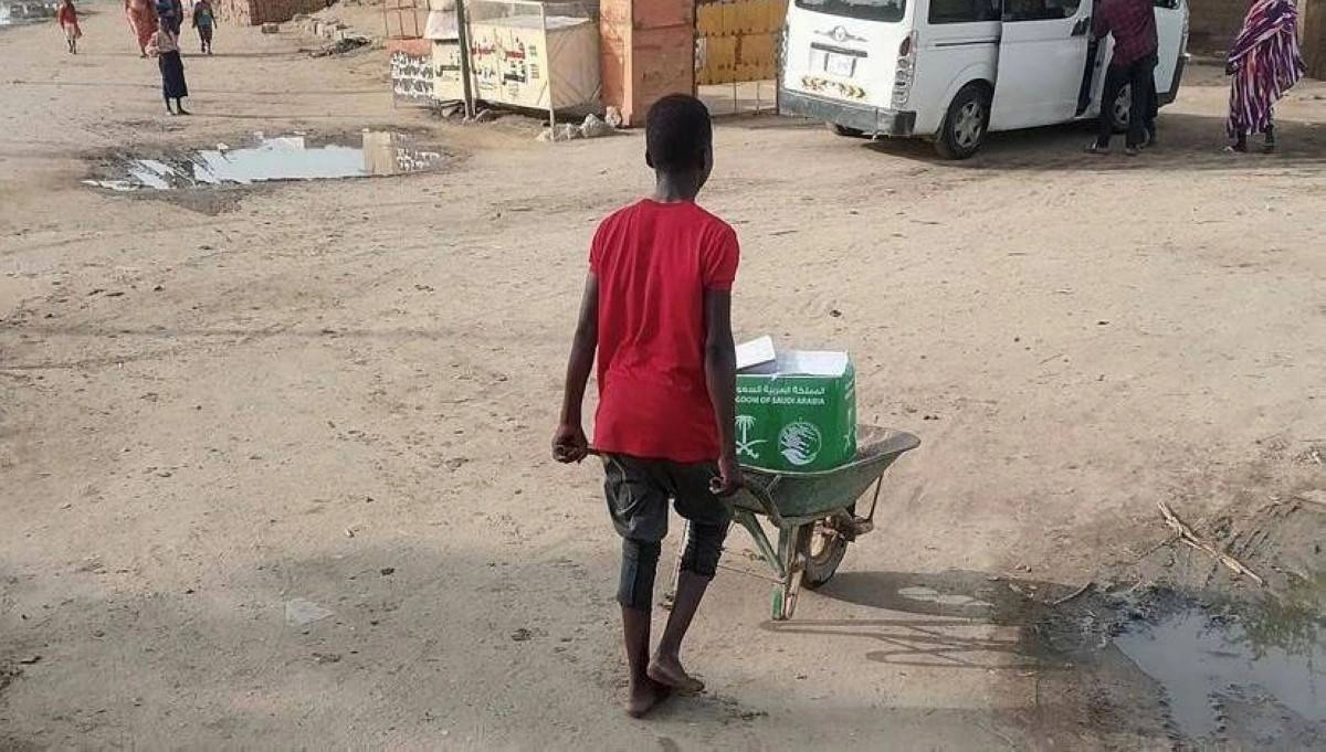 مراهق يعود لأسرته بالسلة