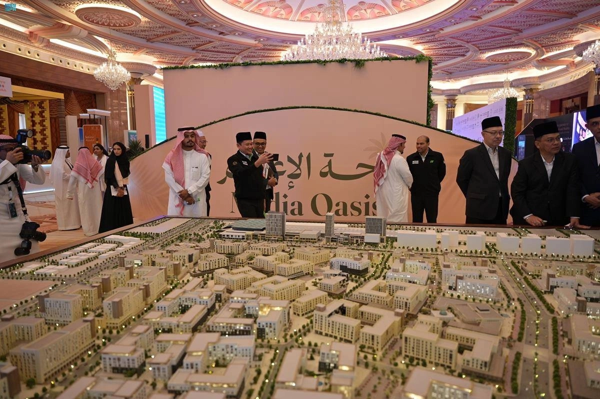 

إعلاميون يطلعون على مشاريع الحج                                   (مكة)