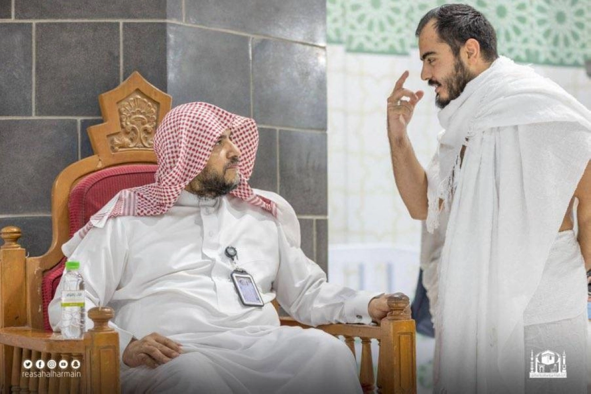 أحد المشايخ يرد على استفسار حاج (مكة)