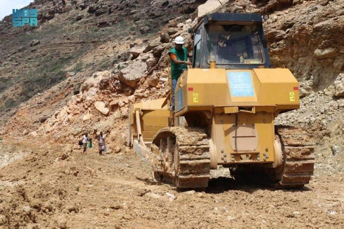 تجهيز الطريق بمعدات سعودية