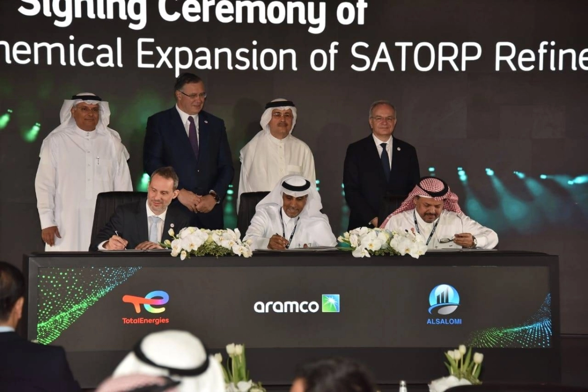 جانب من توقيع الاتفاقيات (مكة)