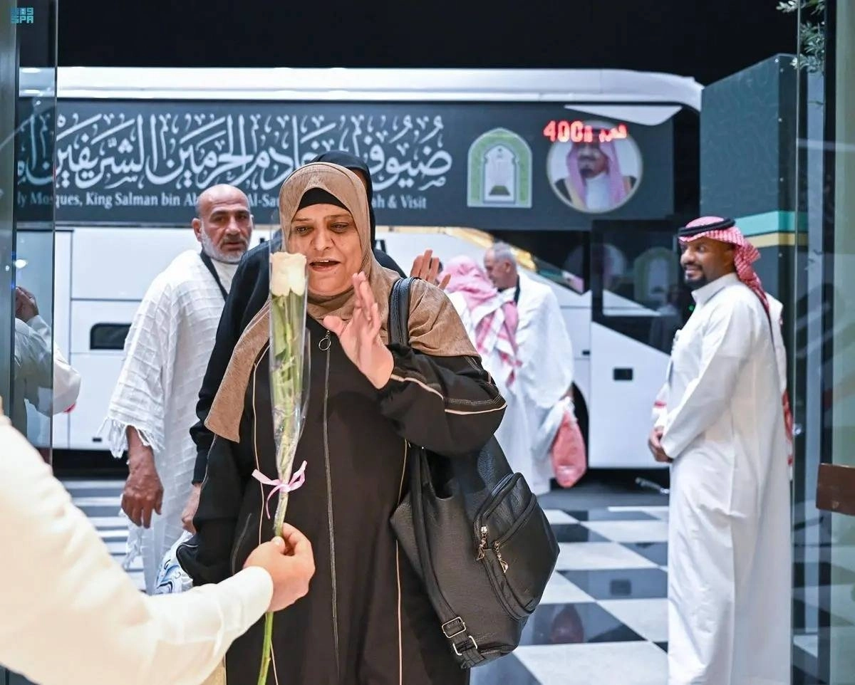 استقبال ضيوف خادم الحرمين بالورود (مكة)