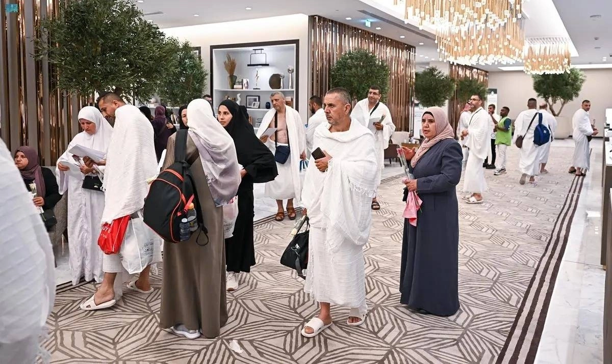 

وصول الحجاج من أسر الشهداء والمصابين                                     (مكة)