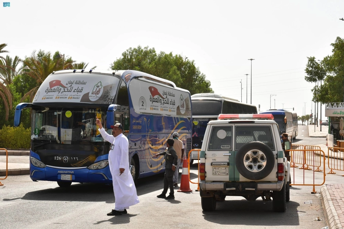 احد الباصات الترددية لخدمة الحجاج (مكة)