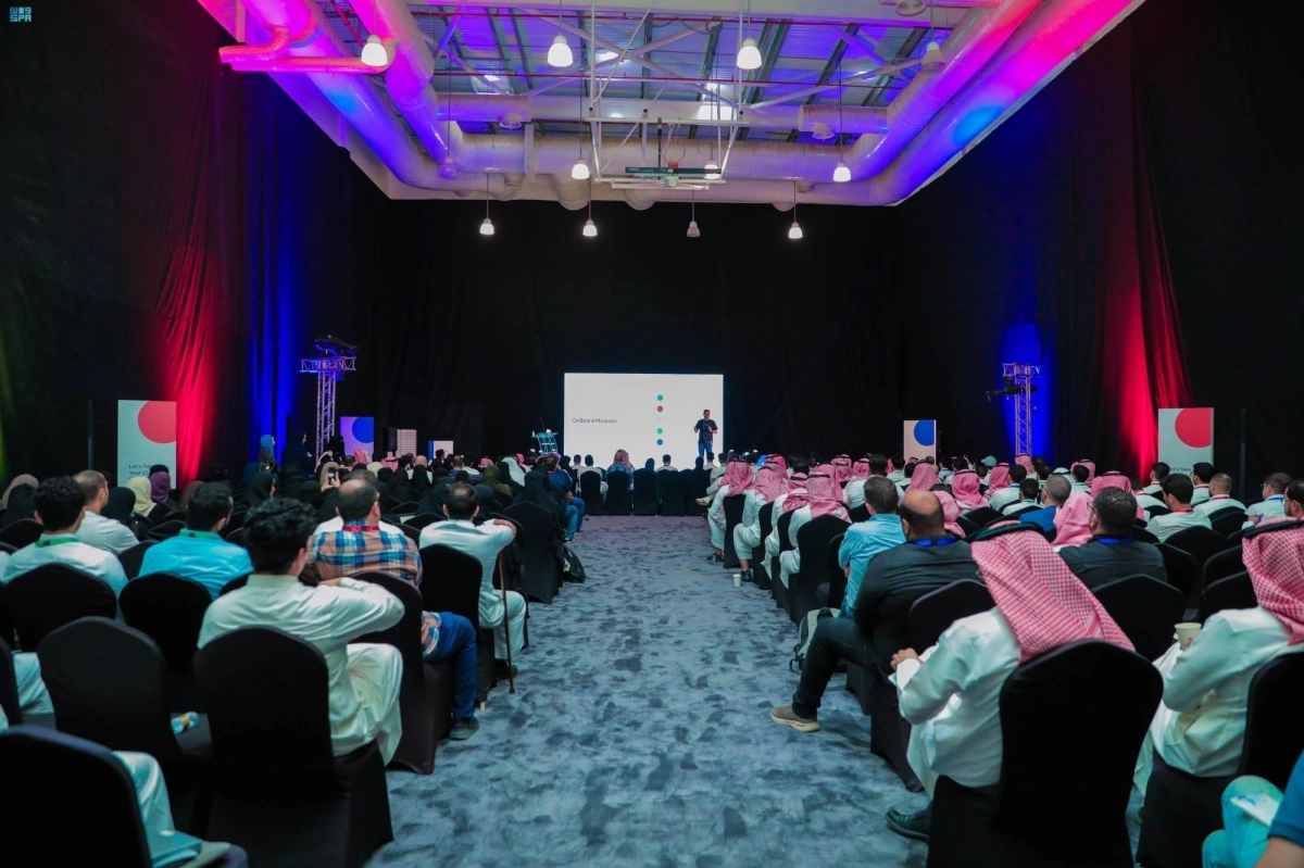  احدى المحاضرات في الاكاديمية (مكة)