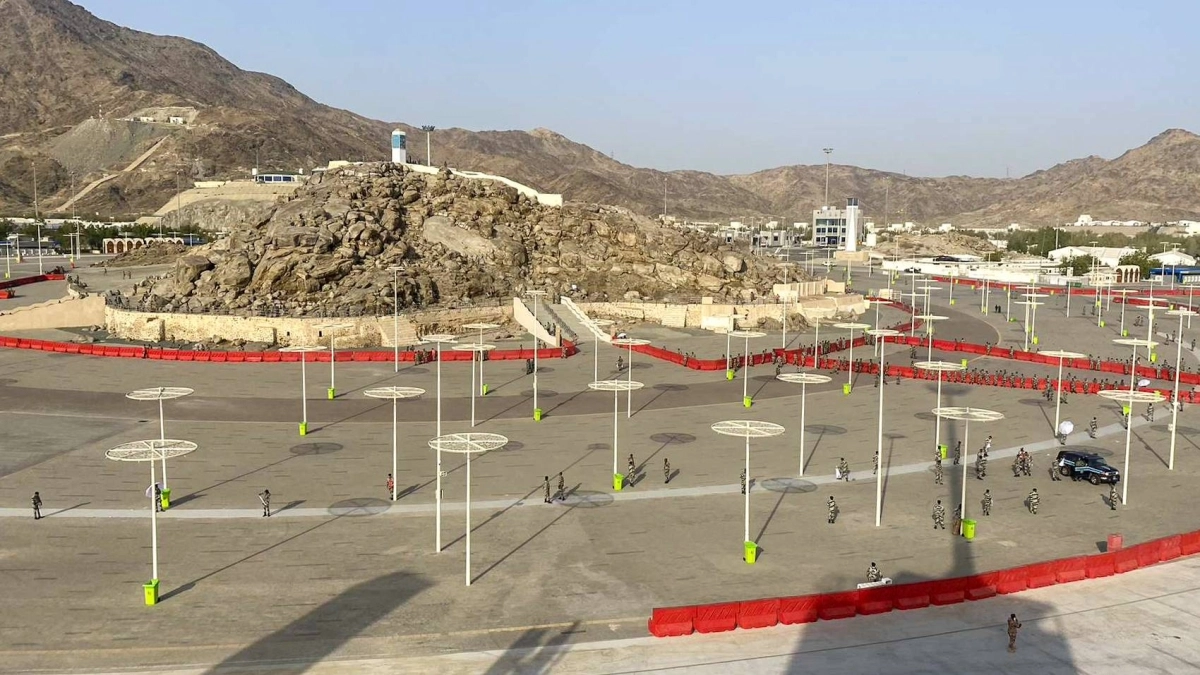 

مشعر عرفة وجبل الرحمة