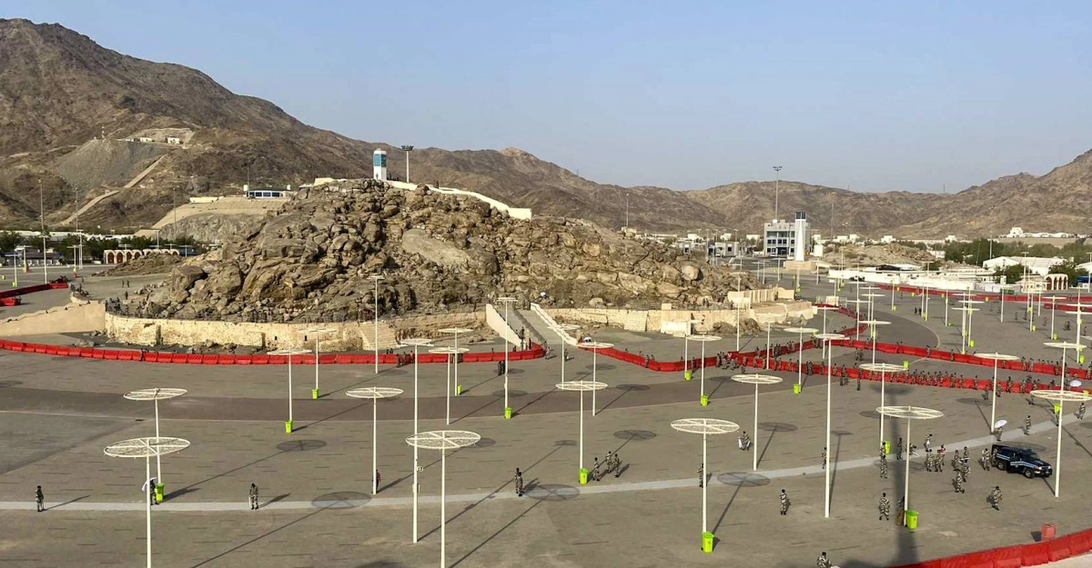 مشعر عرفة وجبل الرحمة 