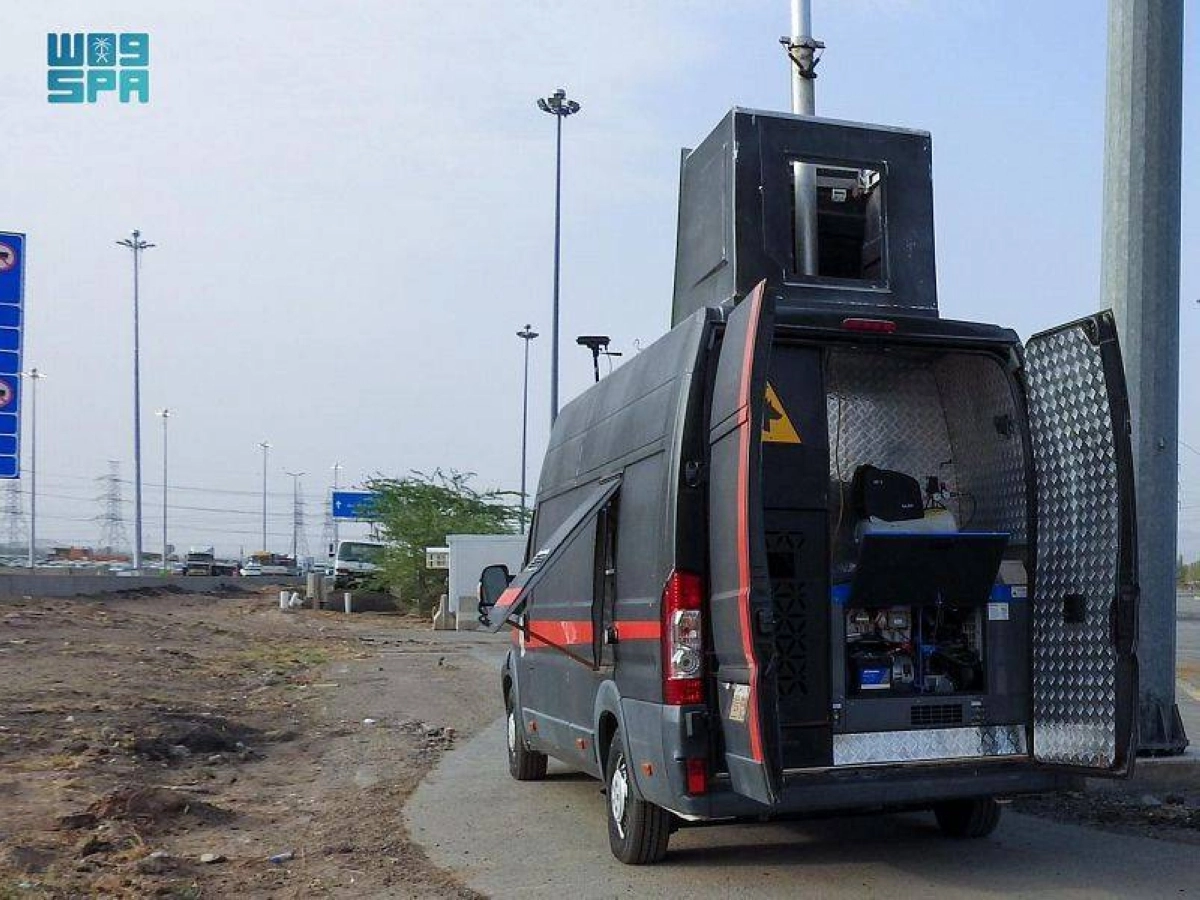 

إحدى آليات أمن المنشآت                   (مكة)