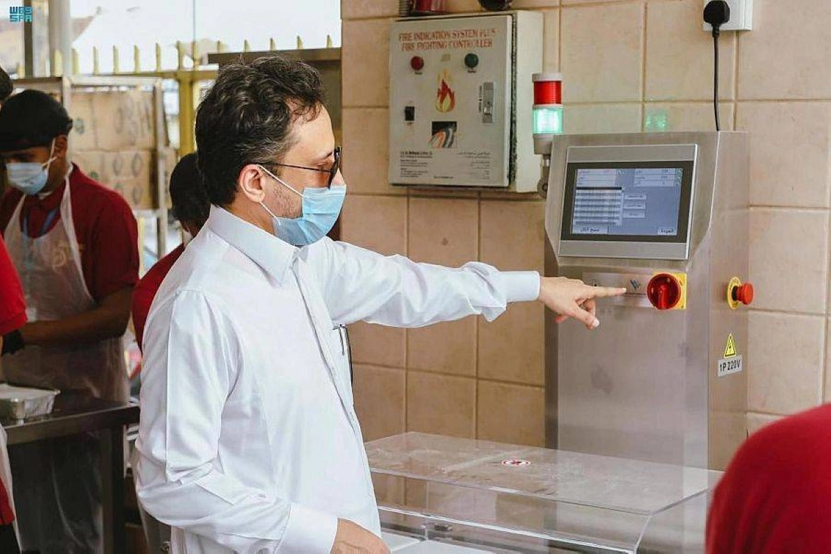 

مراقبة وزن الوجبة عبر الذكاء الاصطناعي                                 (مكة)