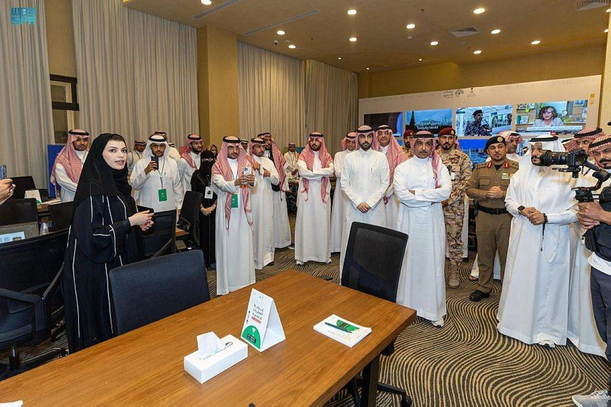 

سلمان الدوسري في المركز الإعلامي                                                           (مكة)