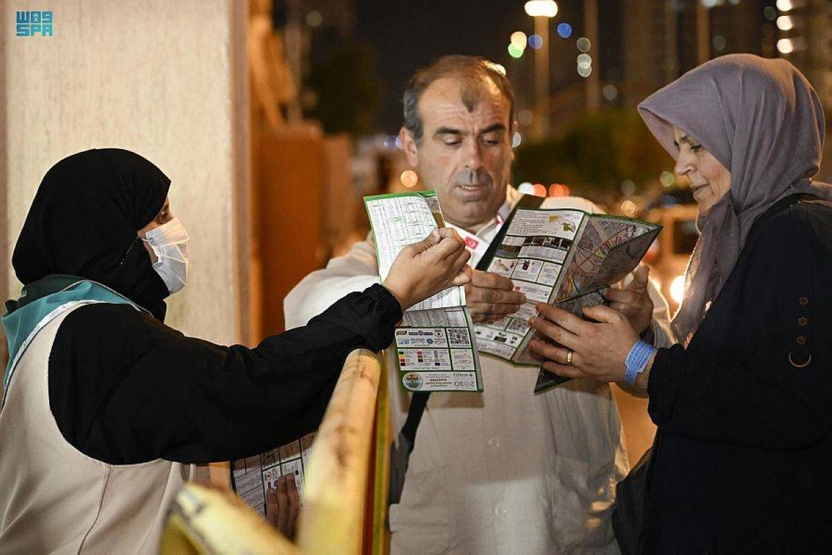 

إرشاد أحد الحجاج                               (مكة)