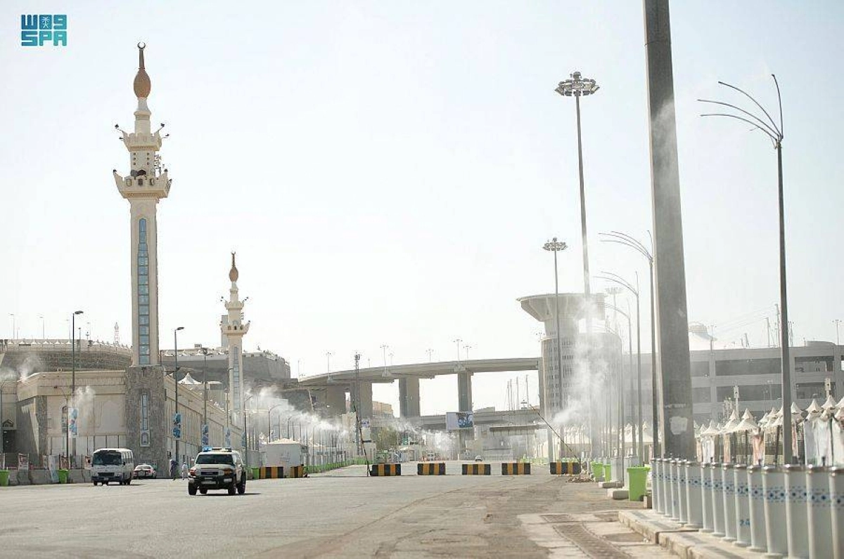 

رذاذ الماء في مشعر منى                                                                                                               (مكة)