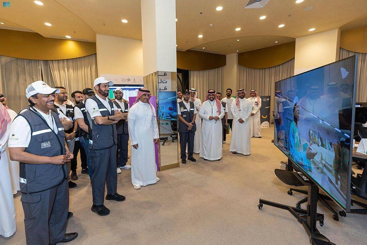 

وزيرا الحج والإعلام في مركز العمليات الإعلامية                (واس)