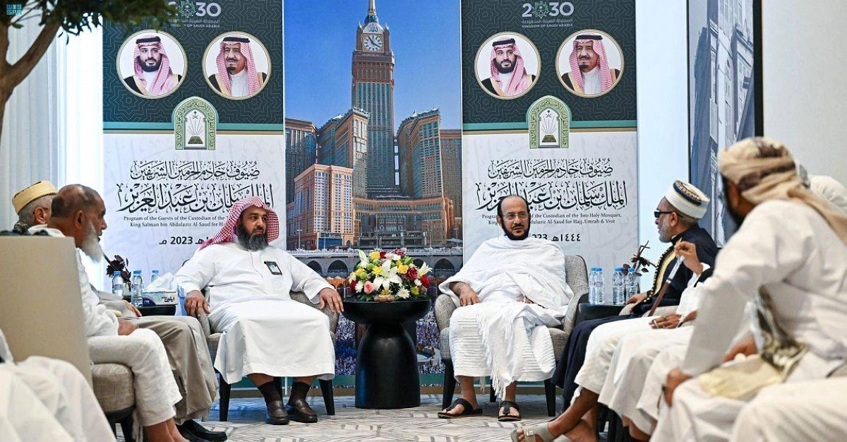 

آل الشيخ خلال لقائه كبار علماء اليمن          (مكة)