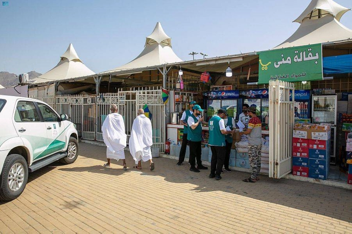 بقالة في منى توفر السلع الغذائية