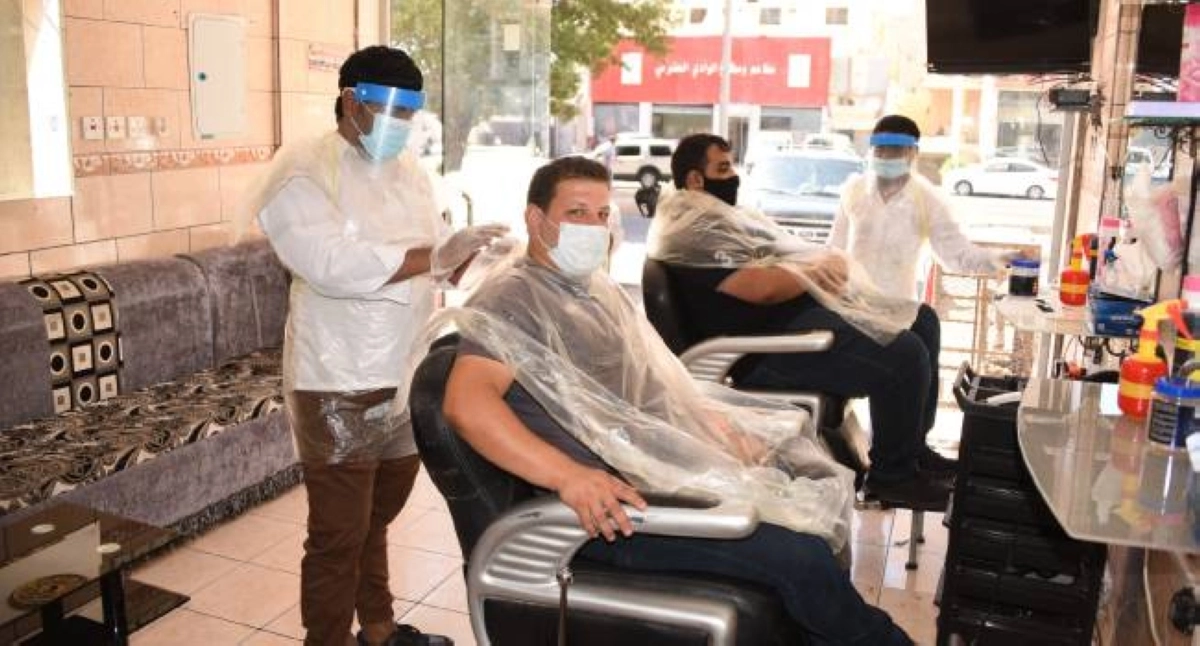 

أحد صوالين الحلاقة                                         (مكة)