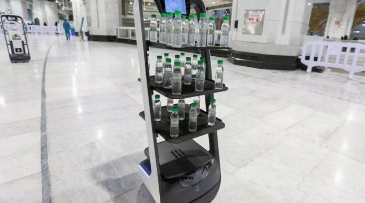 

روبوت توزيع مياه زمزم