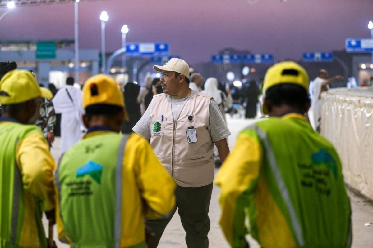 عمال النظافة ينتشرون في الحج