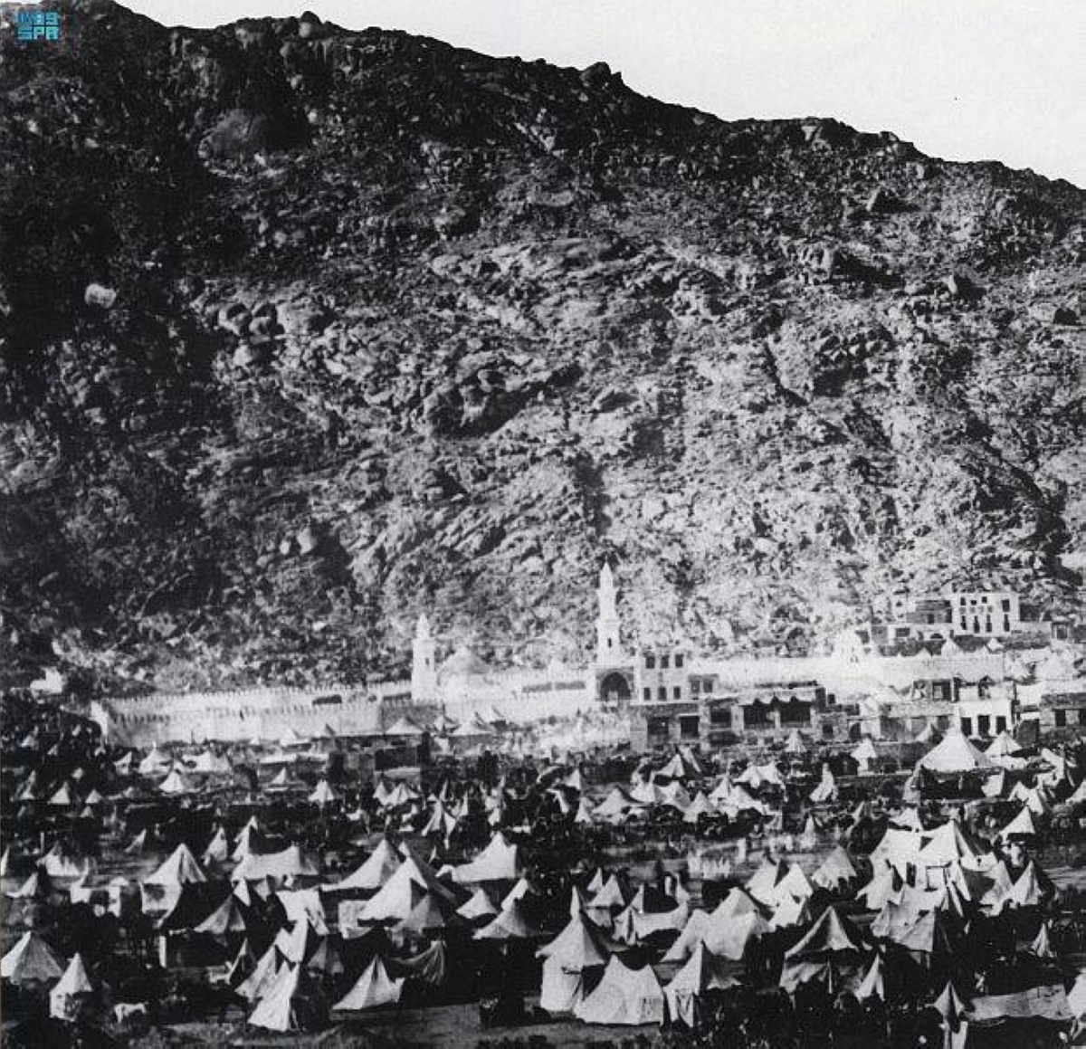 الخيام في جبل عرفات قبل 83 عاما 