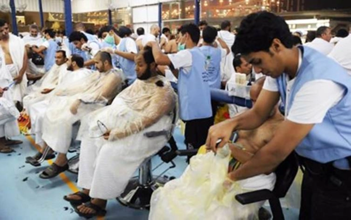 

الحلاقة خلال موسم الحج                                       (مكة)