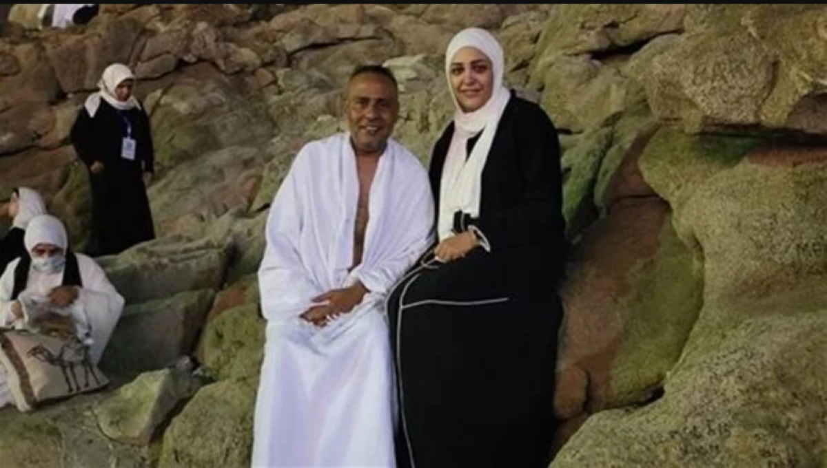 

محمود عبدالغني وزوجته                          (مكة)